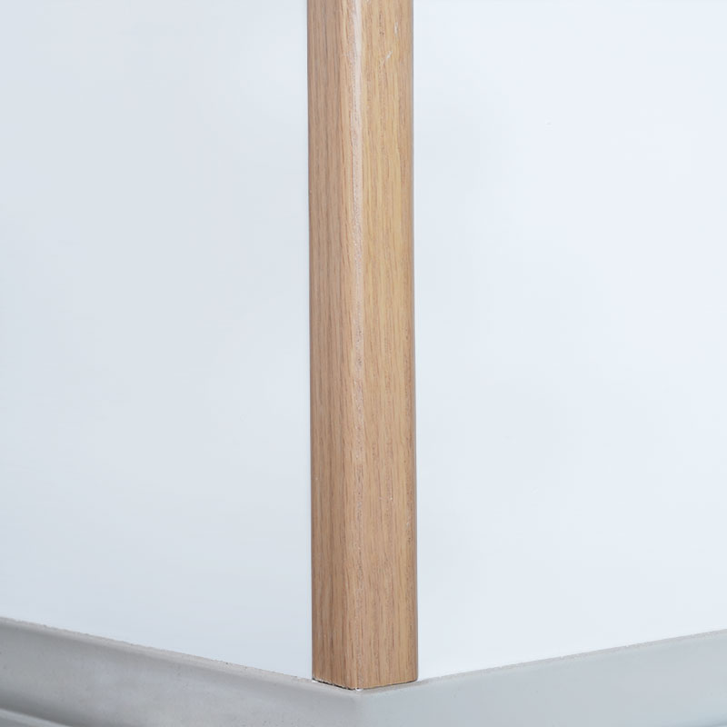 Strip Transisi Sudut Kanan Kayu Solid (90°) (Dibungkus dengan Veneer Ek Merah + Cat) - Warna Ek 1 1/9' x 1 1/9'