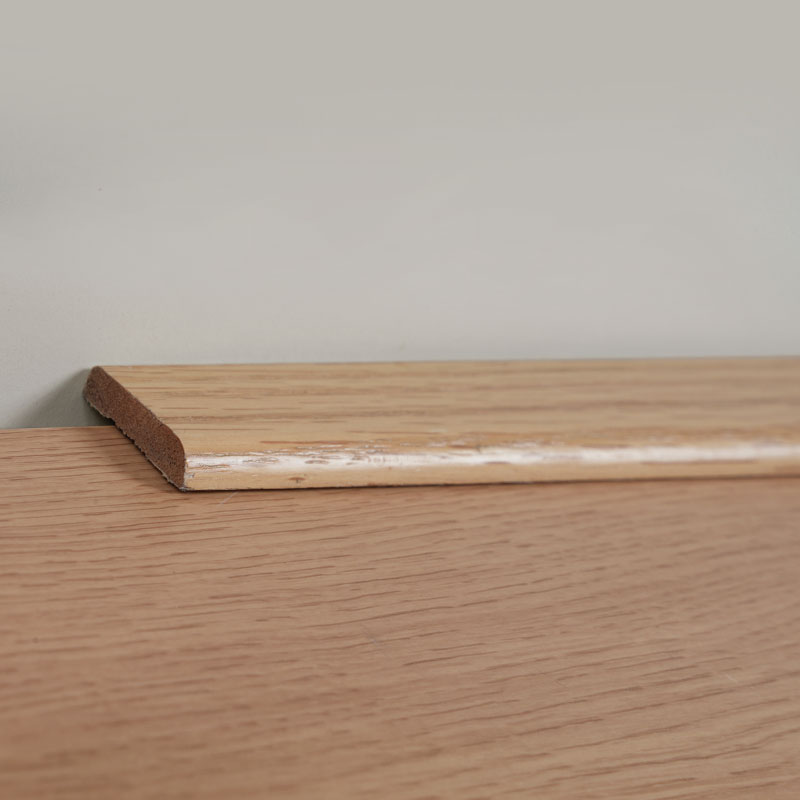 Strip Transisi Kayu Solid (Dibungkus dengan Veneer Ek Merah + Cat) - Warna Ek 6/25' x 1 3/8'